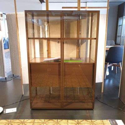 Piure_Vitrine_Mesh_chestnut_parasolglas_Lukaszewitz_Reutlingen